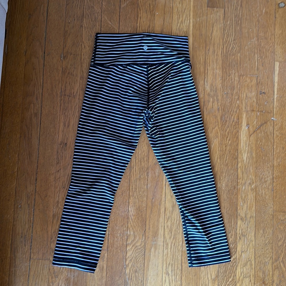 Lululemon size 6 Wunder under crop